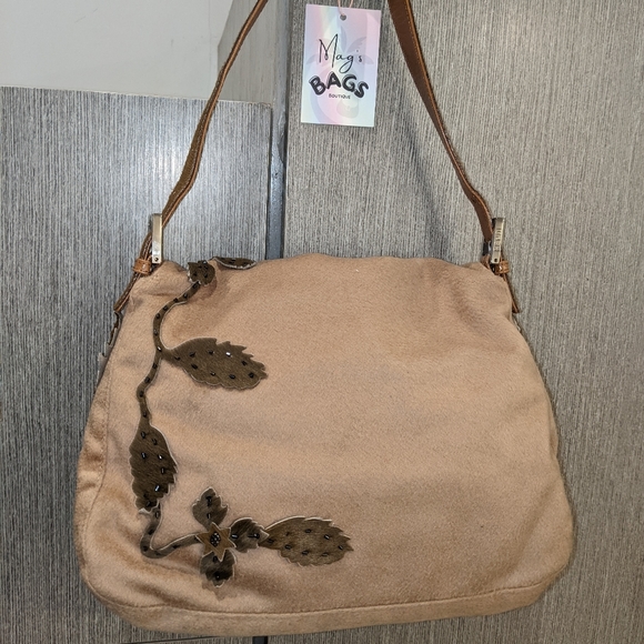 ๐Rare FENDI Beaded Cashmere Wool Hobo Bag๐ - Picture 6 of 14